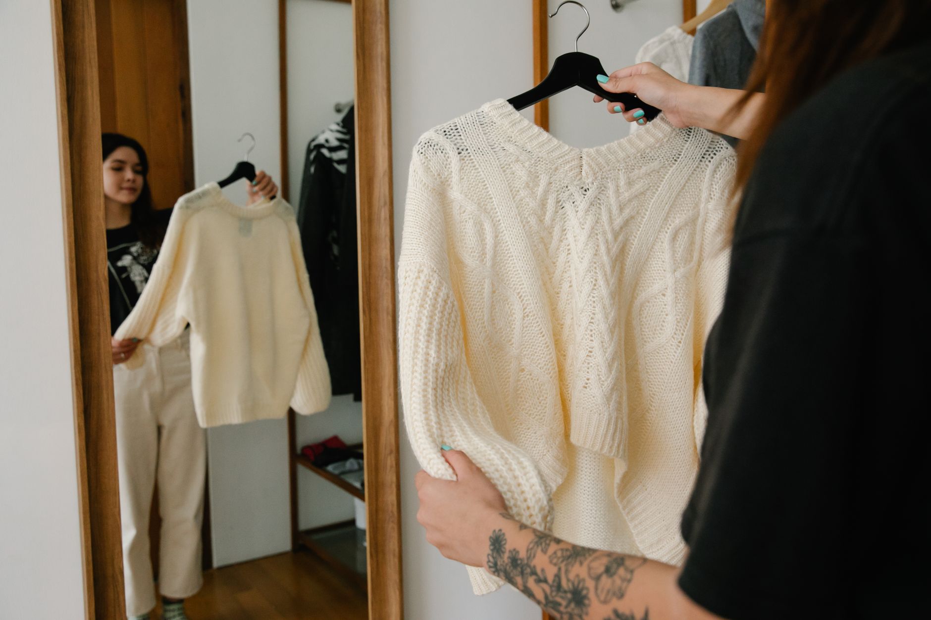 woman trying on clothes virtual model AI